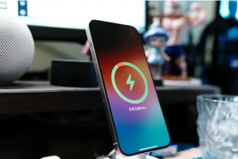 双江苹果15换屏服务分享用什么充电器给iPhone15充电更好 