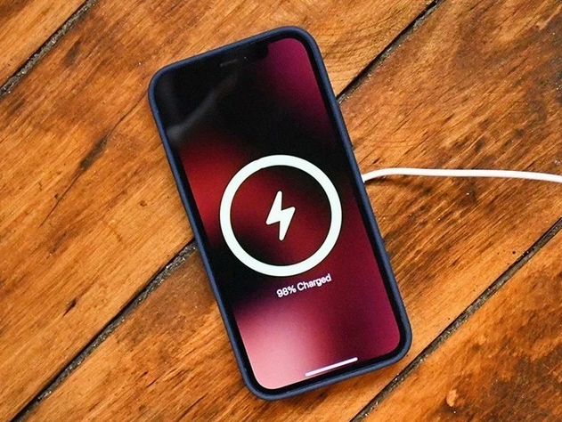 双江苹果手机维修分享iPhone 12可以随便充电吗 